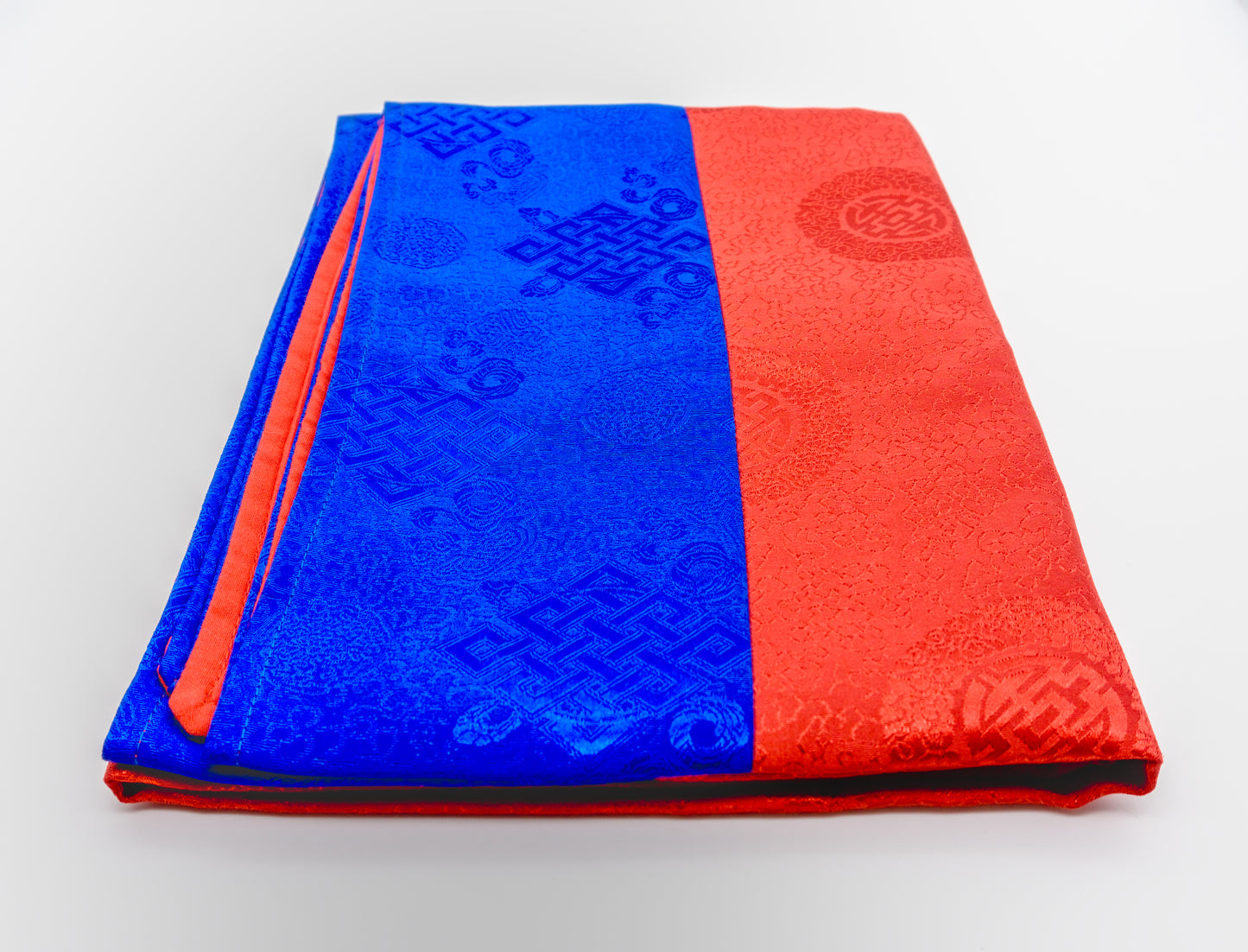 Square Fine Brocade – Red Center 90x90 cm