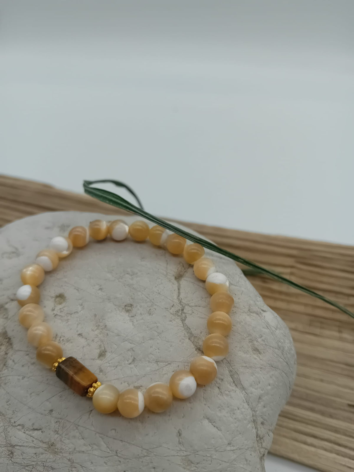 POS Mother of Pearl 6mm & Tiger Eye Bracelet
