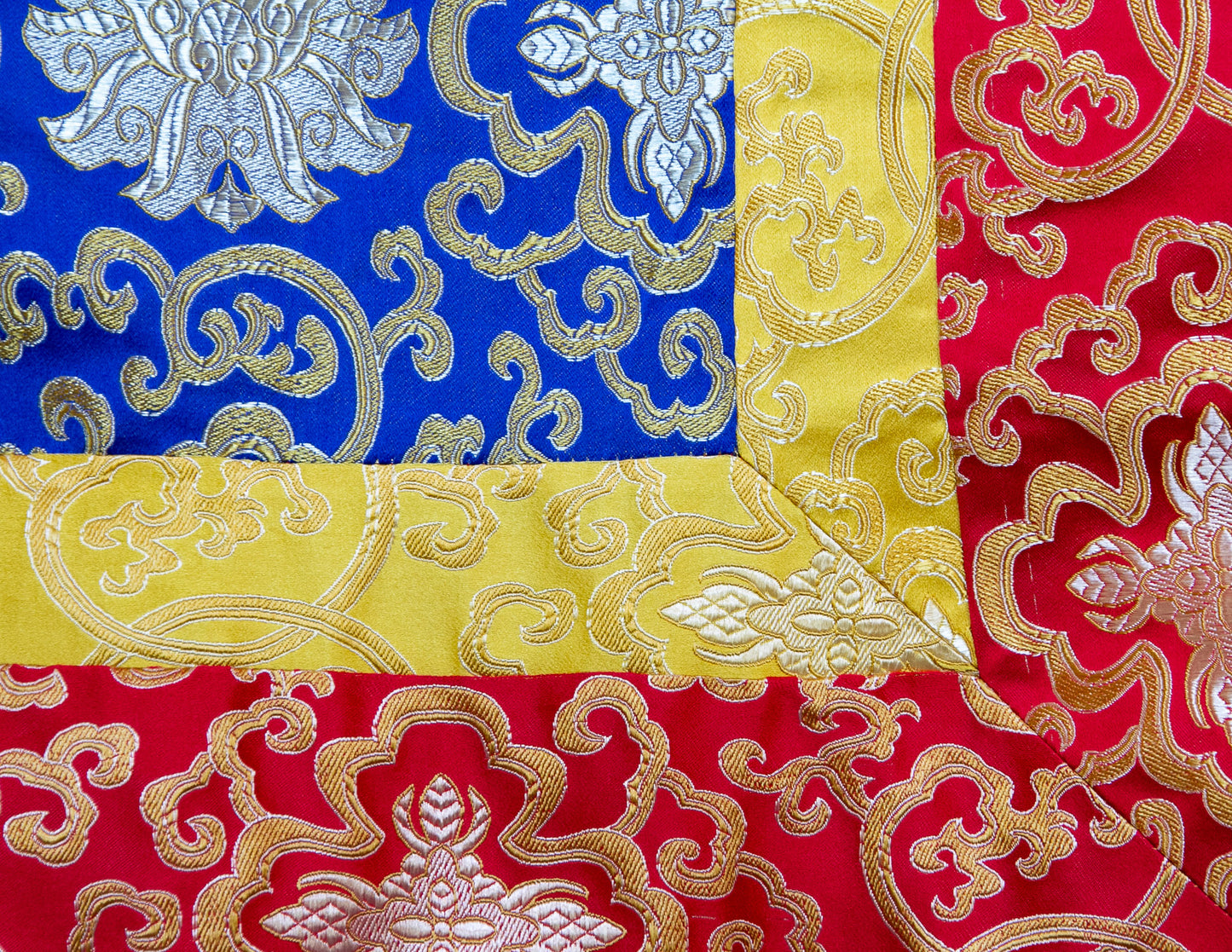 Square Brocade Cloth – 67 x 67cm
