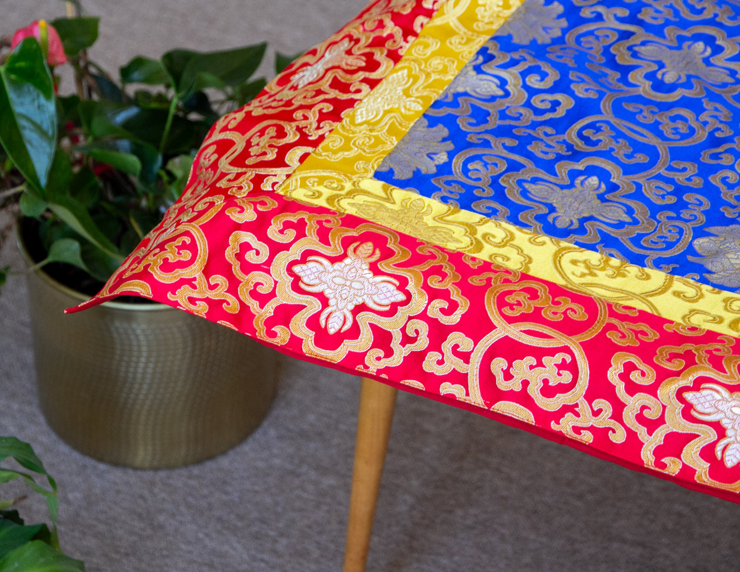 Square Brocade Cloth – 67 x 67cm