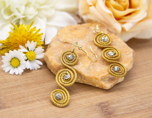 Boucles d'Oreilles Herbe Dorée - Spirales