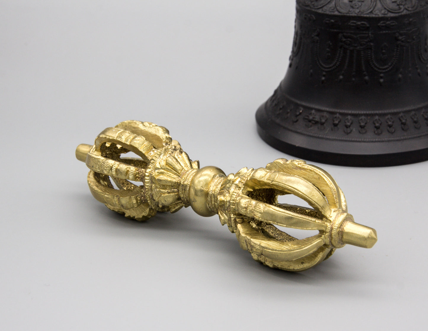 9-zackige dunkle Glocke & Dorje mit Goldkontrast II – Standard