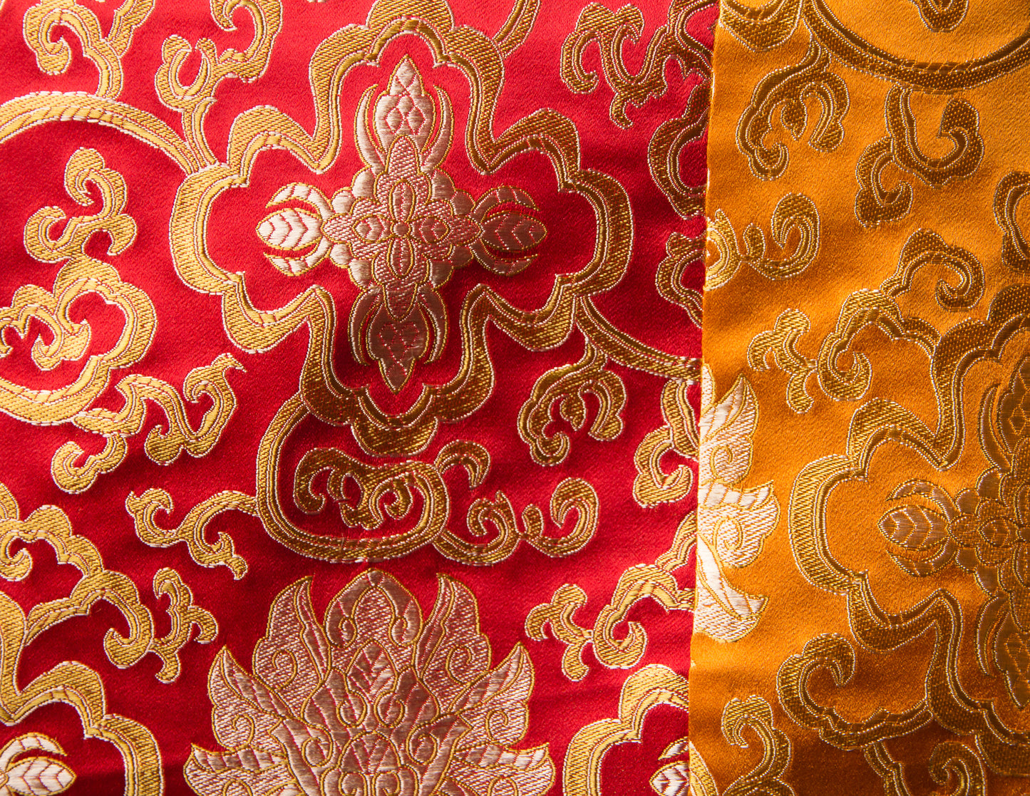 Quadratisches Brokattuch / Übungstischdecke – Orange & Rot