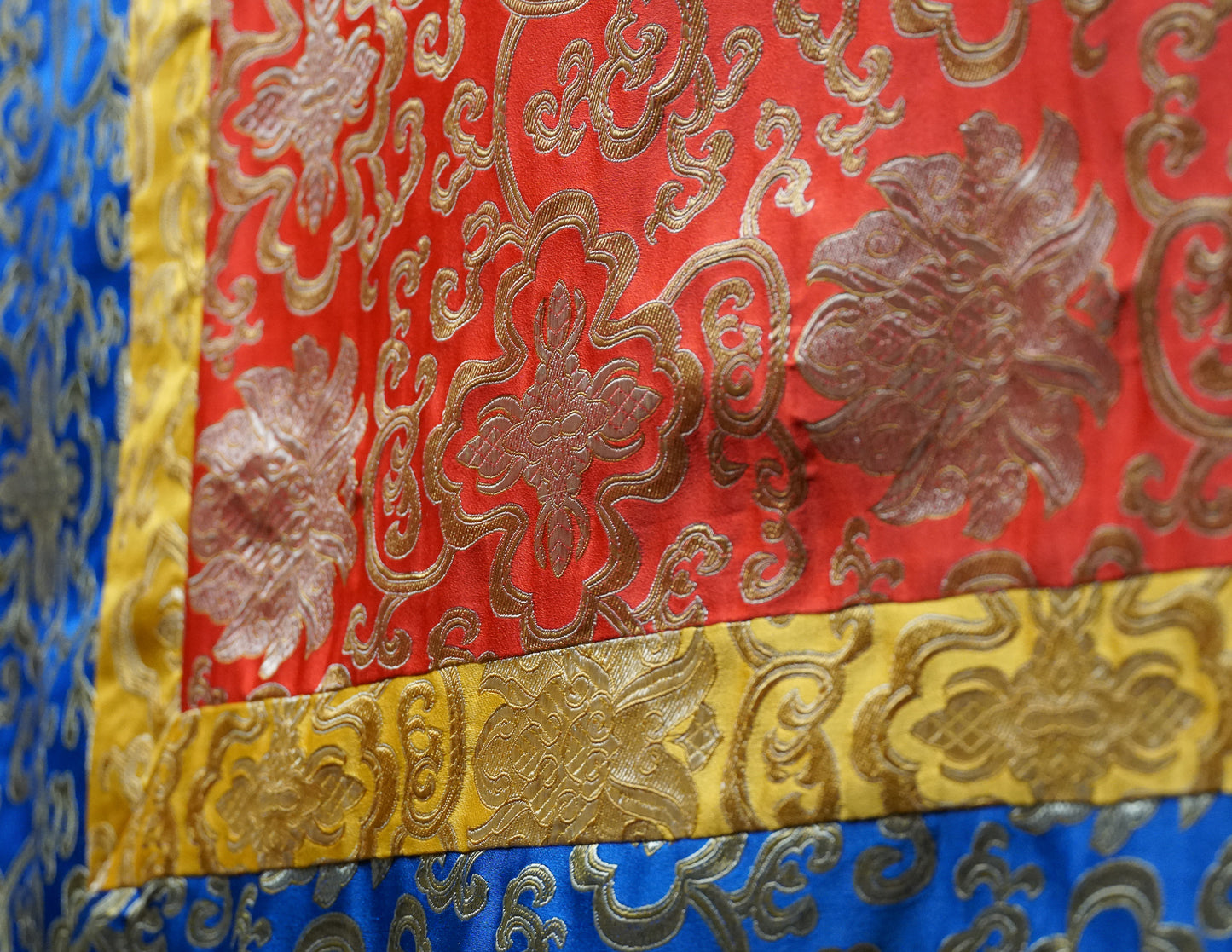Square Brocade Cloth – Classic