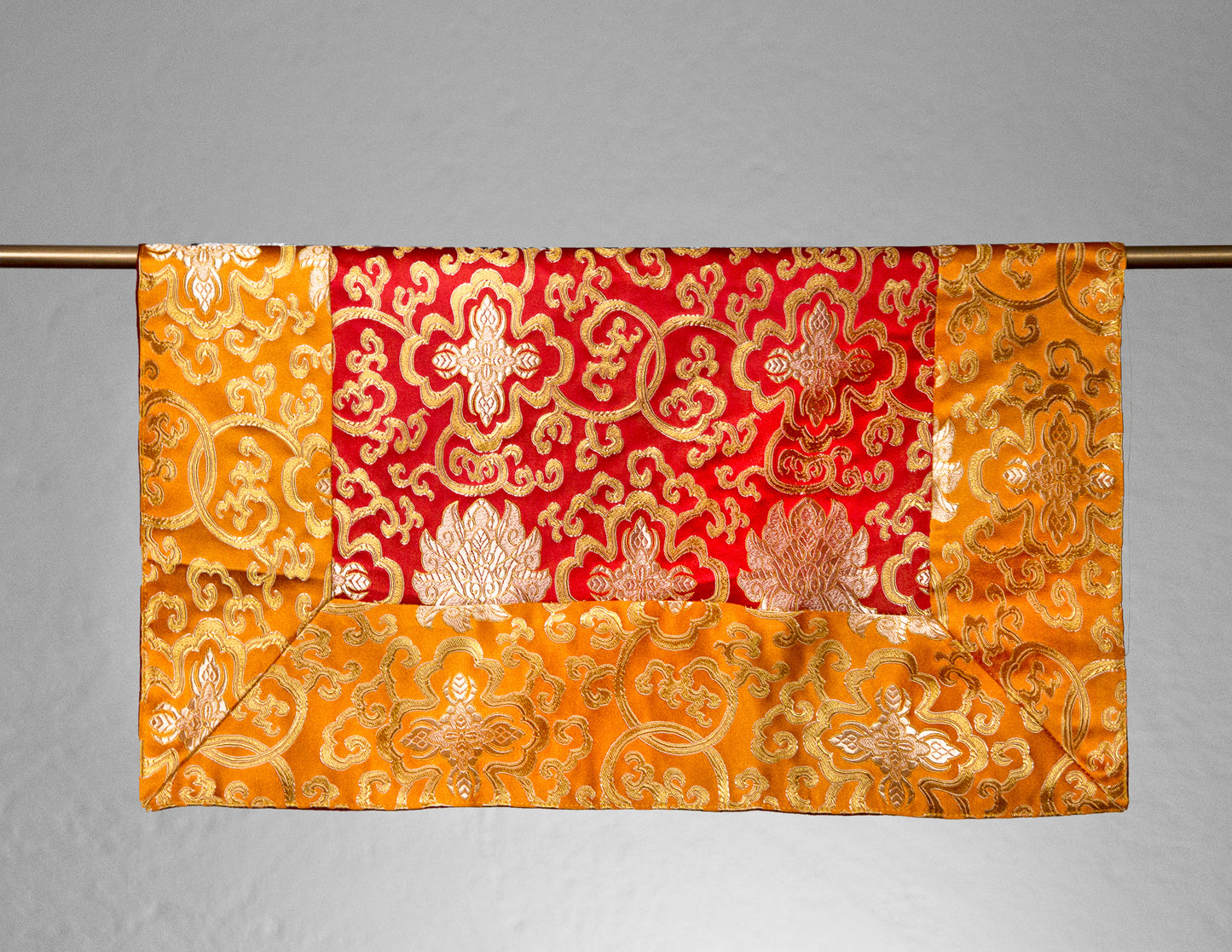 Quadratisches Brokattuch / Übungstischdecke – Orange & Rot