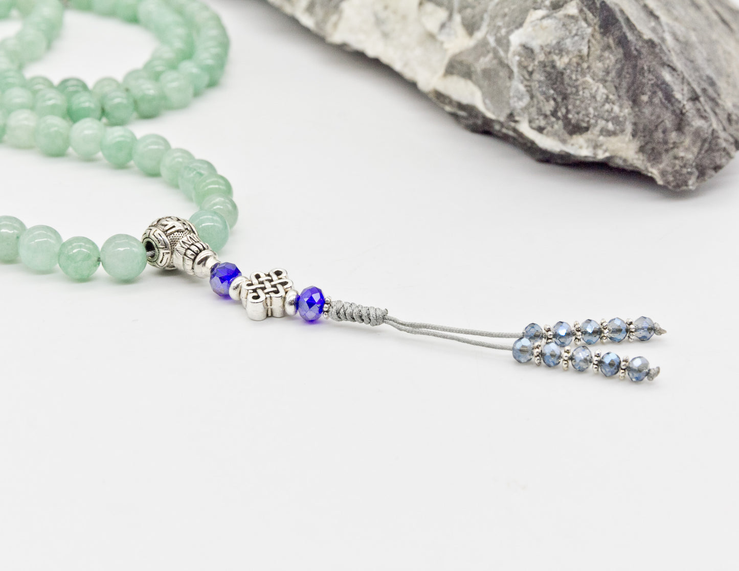 Mala de jade verde pálido y lapislázuli con nudo sin fin de plata - 8 mm
