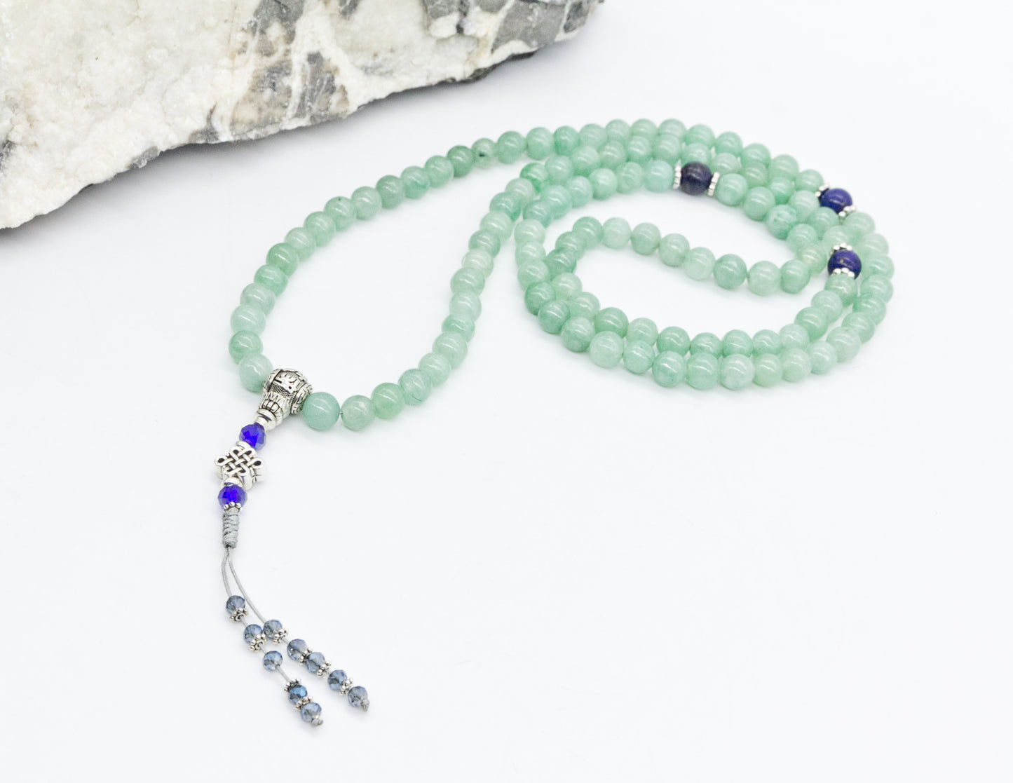 Mala de jade verde pálido y lapislázuli con nudo sin fin de plata - 8 mm