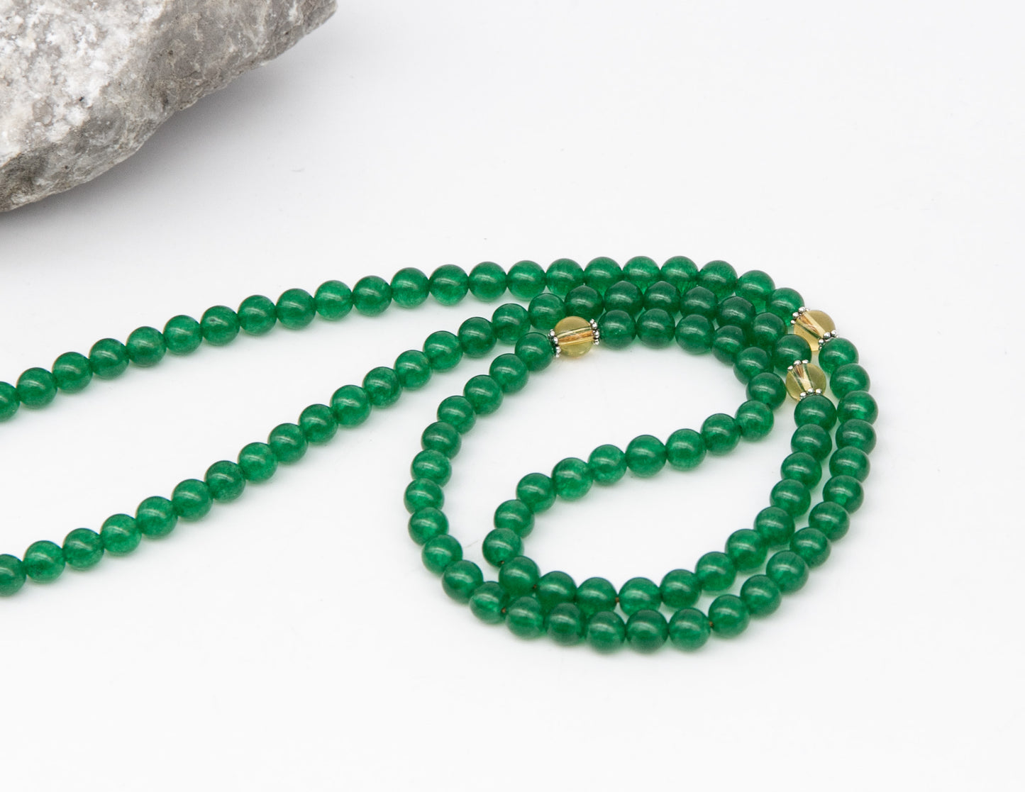 Jadeit & gelbes Glas Mala – 6mm