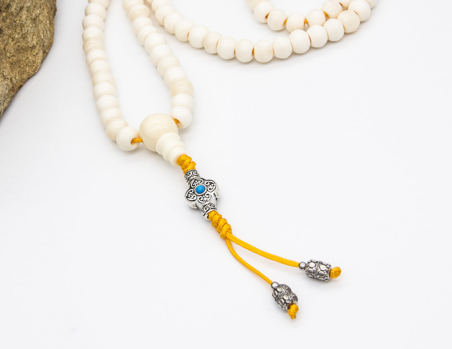 Mala de hueso y cornalina – 8 mm