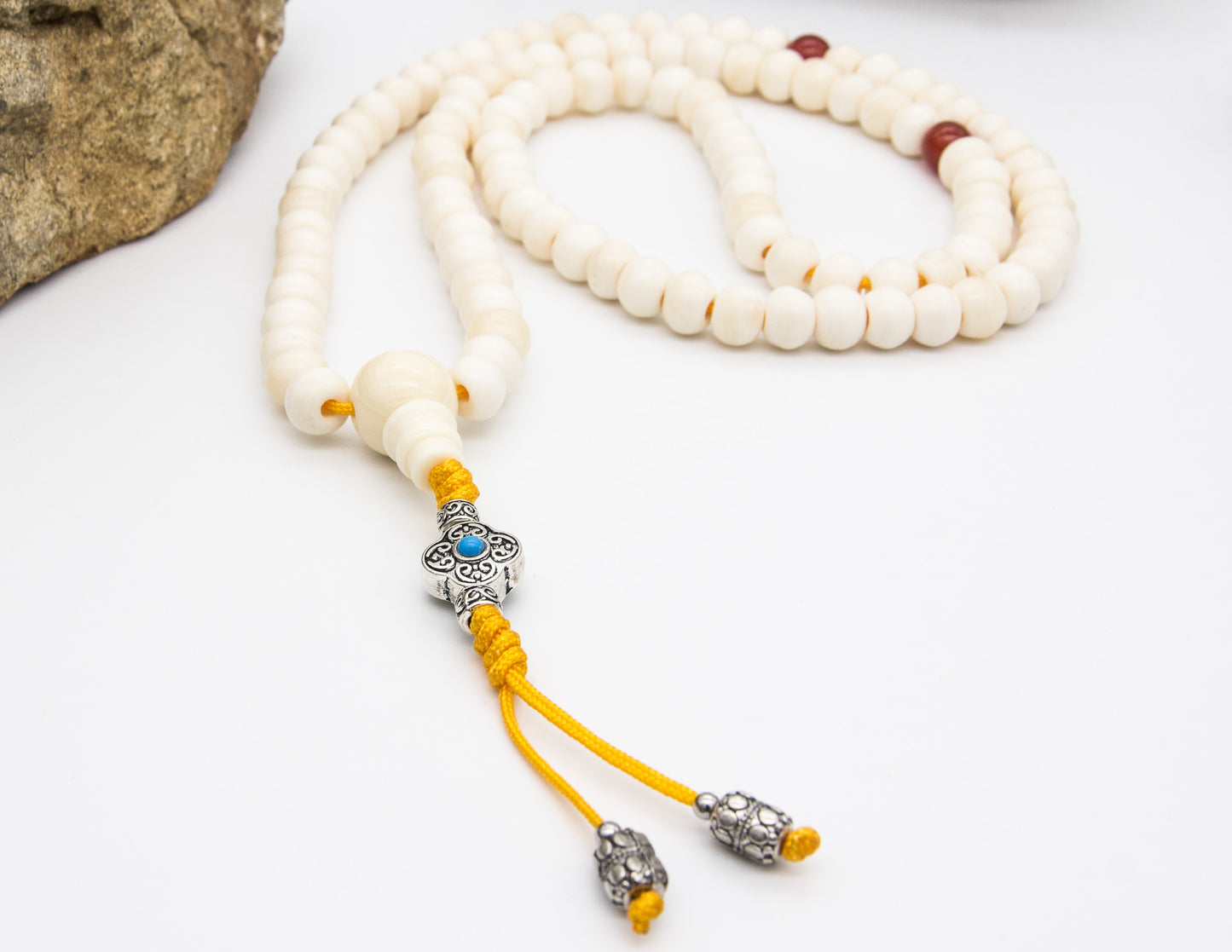 Mala de hueso y cornalina – 8 mm