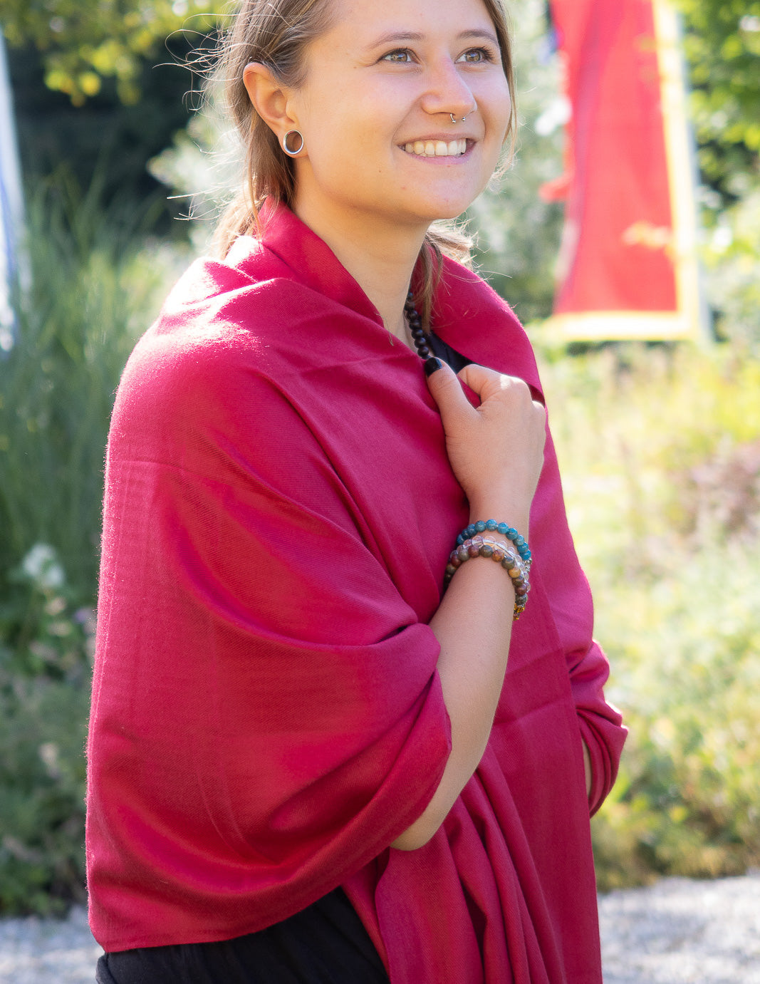 http://rinchenshop.com/cdn/shop/products/pashmina-shawls-made-in-nepal-meditation-scarf-7507.jpg?v=1641843776