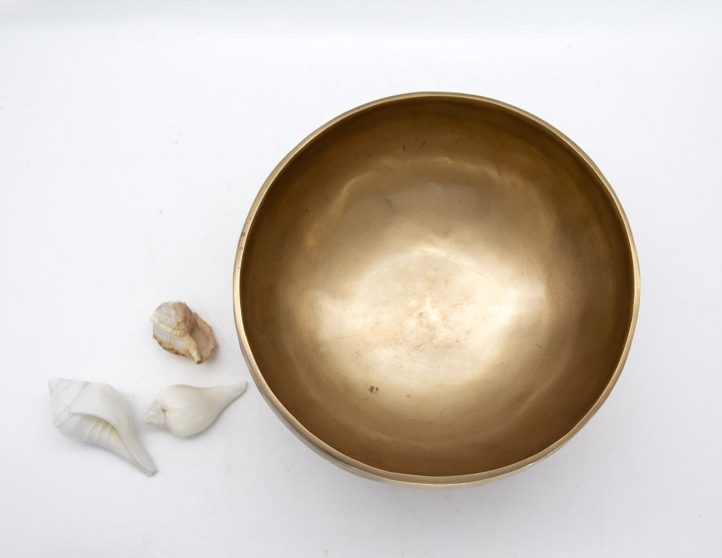 Handcrafted Singing Bowl – 18.5cm D tone