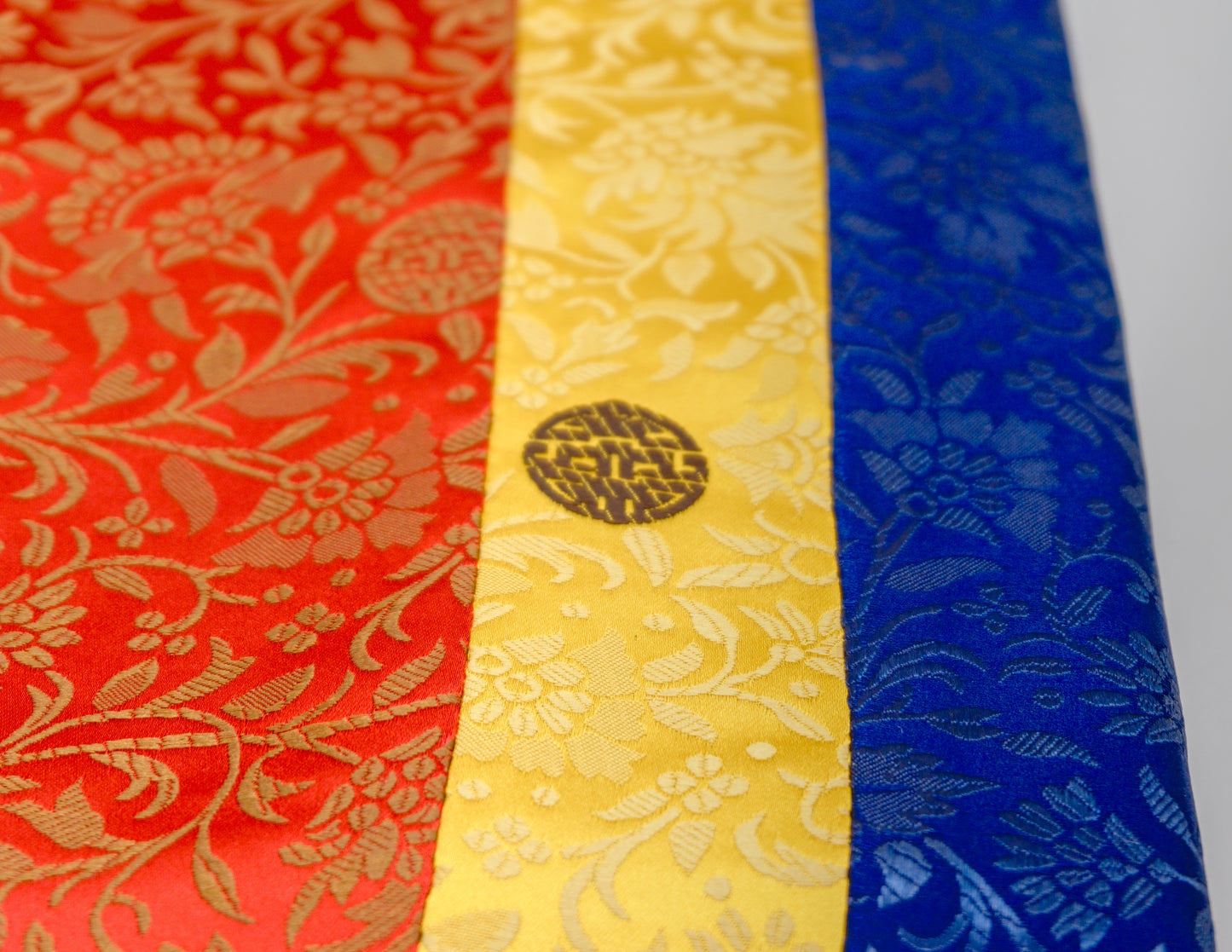 Square Floral Brocade, 3 Colours – Blue Center 90 x 90 cm