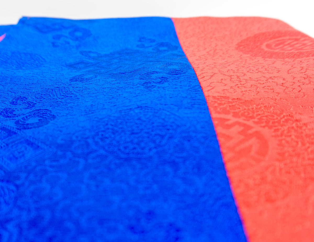Square Fine Brocade – Red Center 90x90 cm