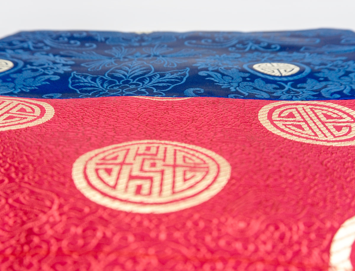 Quadratischer Brokat – Marineblaues Mittelstück 90x90 cm