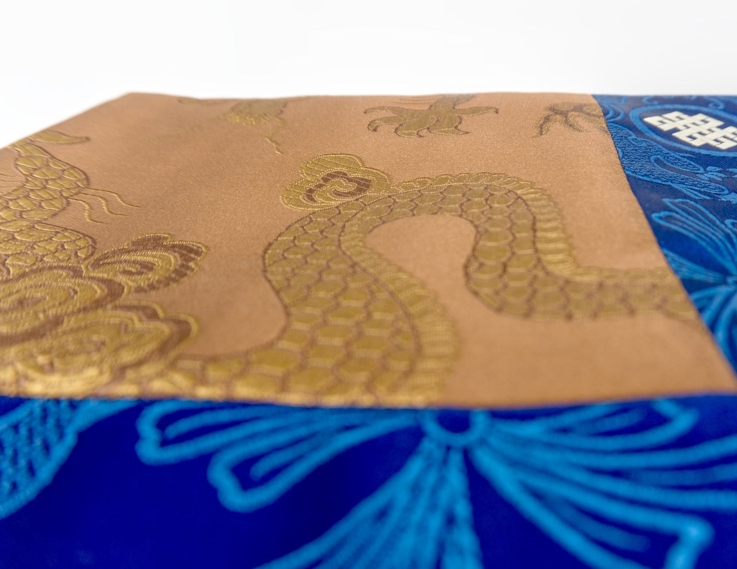 Quadratischer Brokat Goldener Drache – Marineblauer Rand 52 x 52 cm