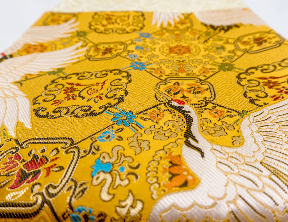 Rechteckiger Brokatstoff – Goldener Garuda 130 × 102 cm