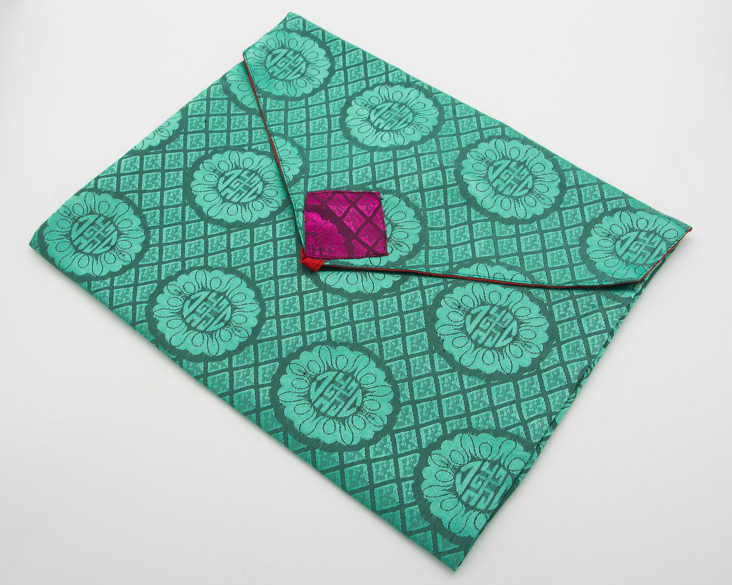 Umschlag aus Brokat, verziert mit dem glückverheißenden chinesischen Shou-Symbol  – Groß