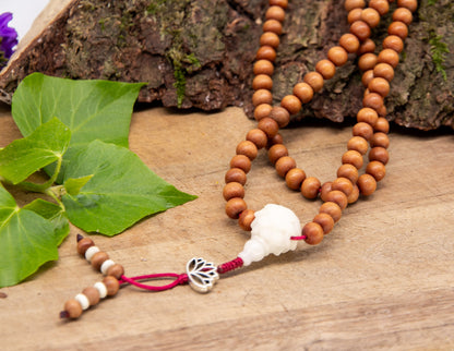 Klassische Sandelholz Mala & Lotus-Guru-Perle 8mm