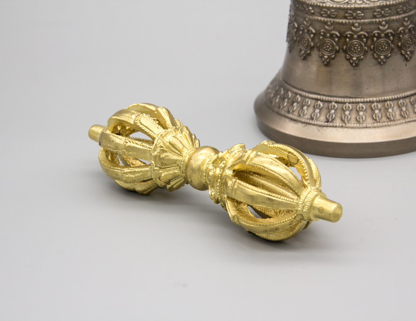 Campana de 9 puntas y Dorje con contraste dorado III – Ani