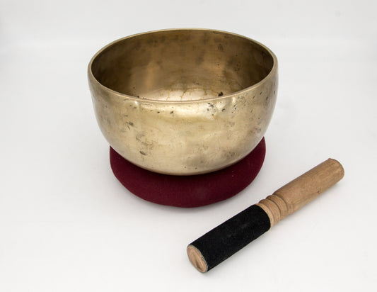 Handcrafted Singing Bowl – 16.5cm B tone