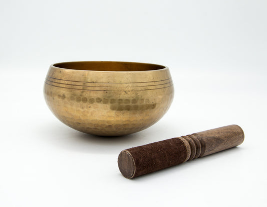 Hammered Singing Bowl – 12cm